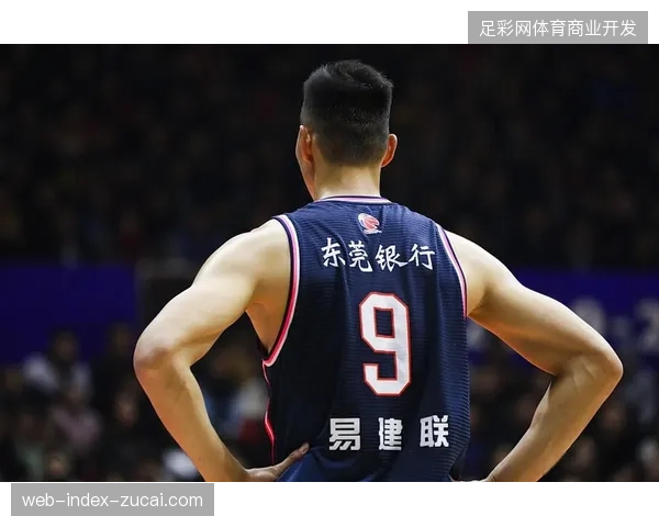 广东队内线统治力下滑,易建联退役后的防守真空期阵痛明显 广东队内线统治力下滑,易建联退役后的防守真空期阵痛明显